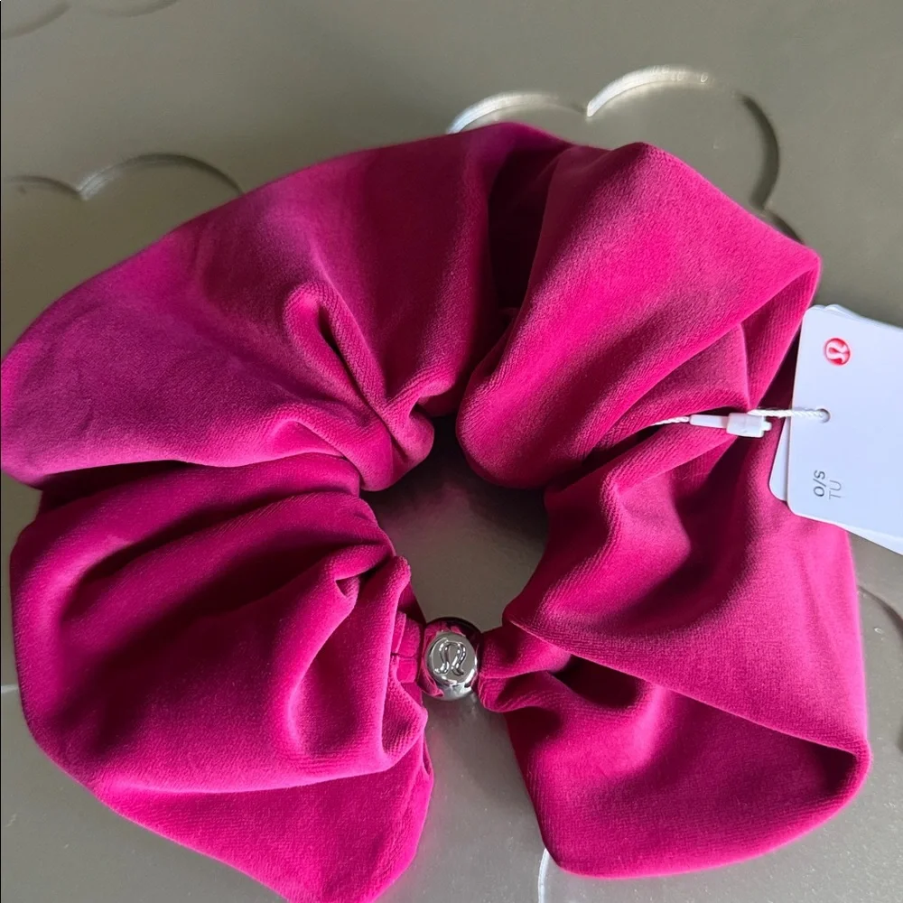 🆕 LULULEMON Uplifting Oversized Scrunchie Velvet Berry Rumble NWT